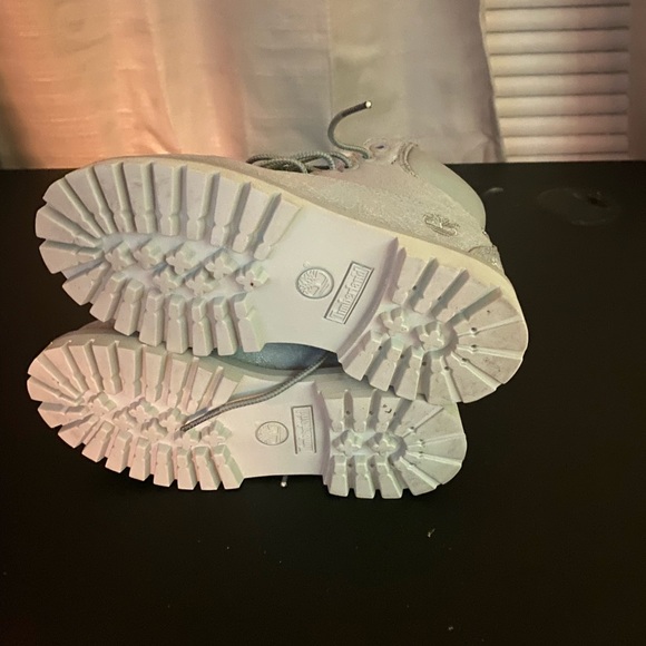 Girls Timberland only wore once - Picture 2 of 6